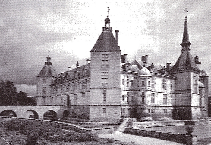 Le château de Sully - Tiré de l'ouvrage Deux Siècles de Vènerie à travers la France - H. Tremblot de la Croix et B. Tollu (1988)